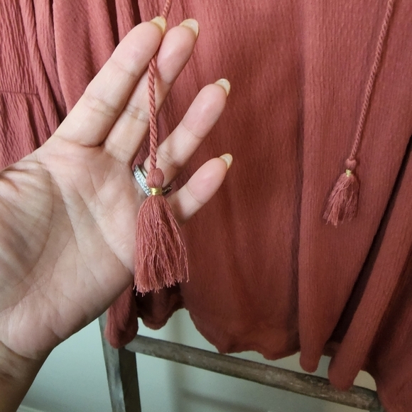 ⭐️40% Off⭐️ Old Navy Pucker Bell Sleeve Top - Picture 7 of 13